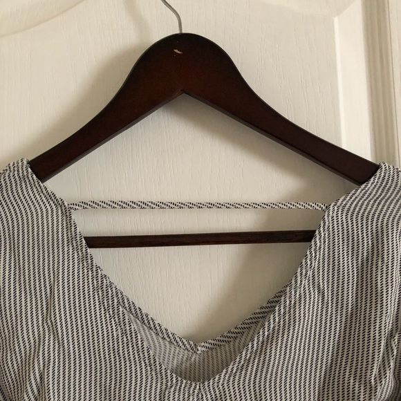 Cropped stripped top with low back and detail - Picture 4 of 4